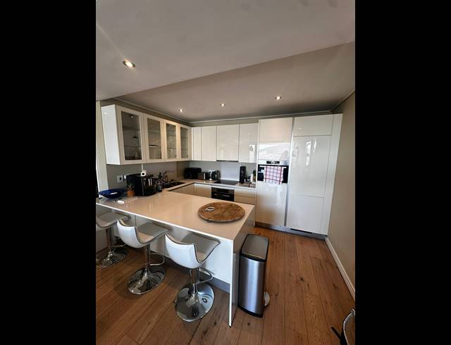 2 BEDROOM APARTMENT TO LET IN VREDEHOEK